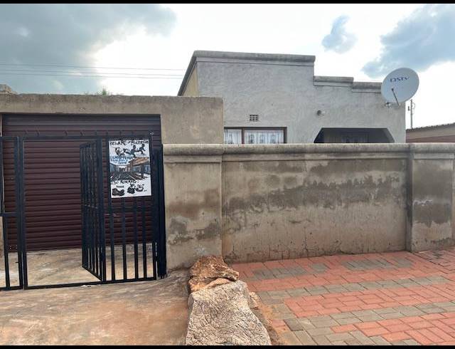 2 BEDROOM HOUSE FOR SALE IN ZONKIZIZWE